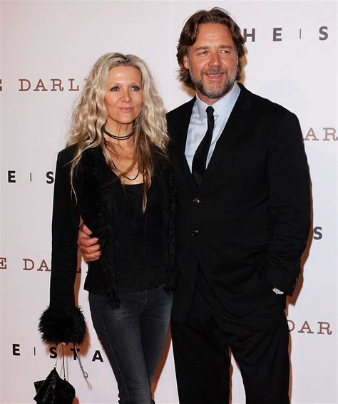 is russell crowe married now